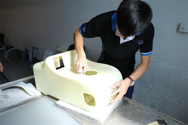 塑胶手板打磨